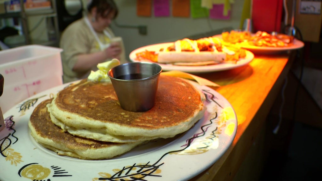 Modern Times Cafe closing at end of year after providing 30,000 free meals in wake of ICE surge — WCCO / CBS Minnesota, Lafayette Dining news