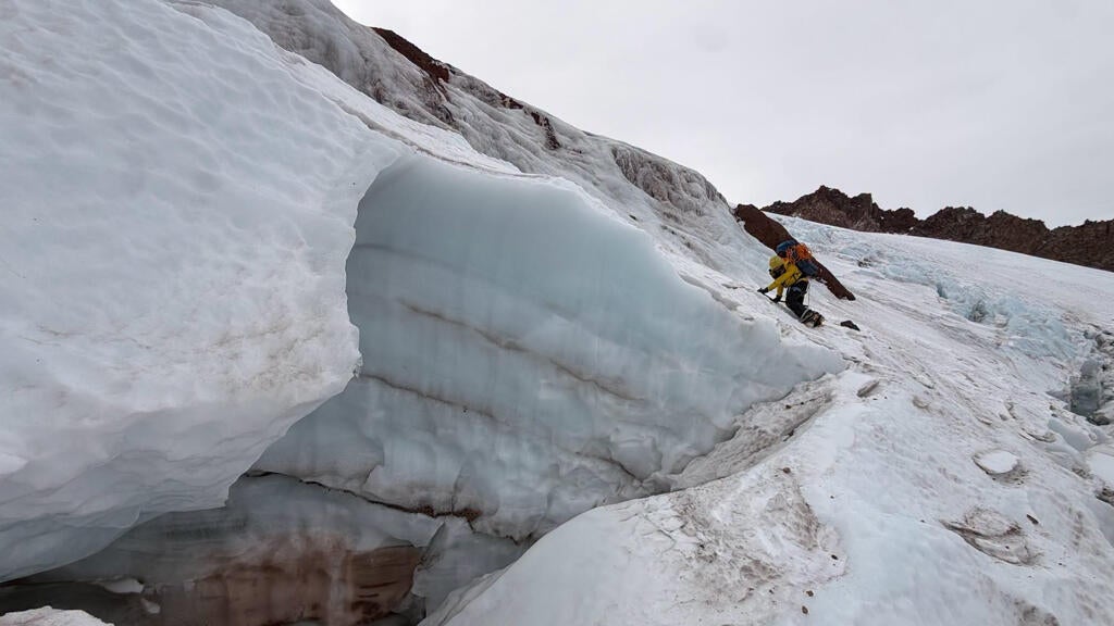 Florida man injured climbing California's Mount Shasta rescued after 2 nights in freezing temps — CBS Miami, Lafayette Health news