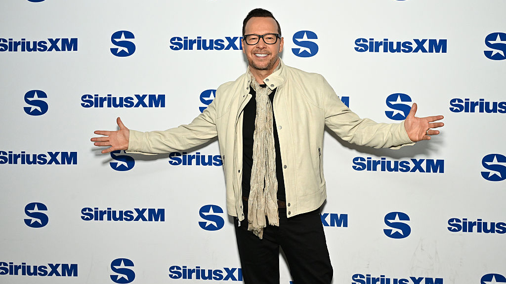 Donnie Wahlberg says he was aboard private jet that ran off Vegas runway: 'God covered us' — KTVU FOX 2 Bay Area, Lafayette Community news